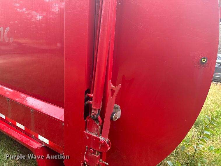 image for item DX0866 Labrie refuse truck bed