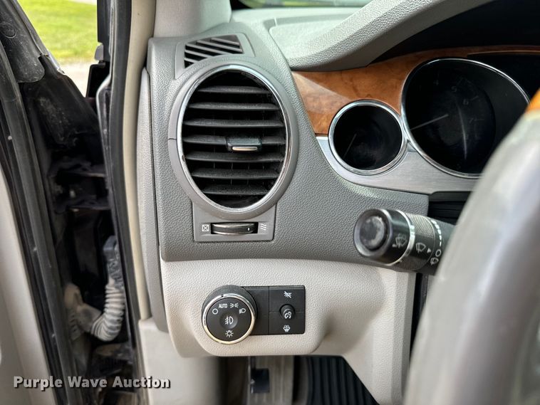 image for item DX0869 2008 Buick Enclave CX SUV