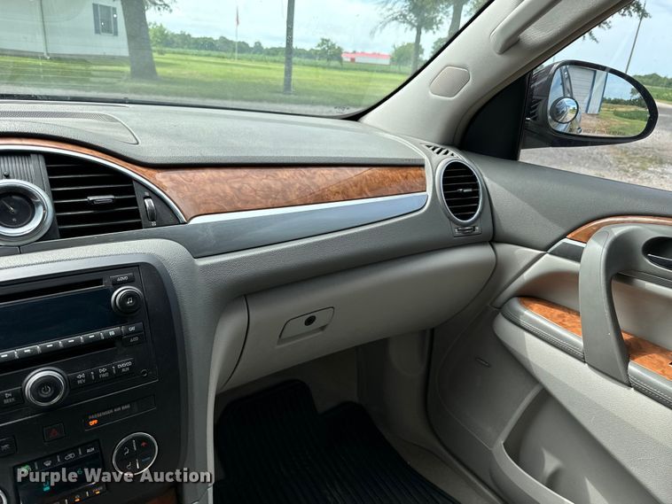 image for item DX0869 2008 Buick Enclave CX SUV