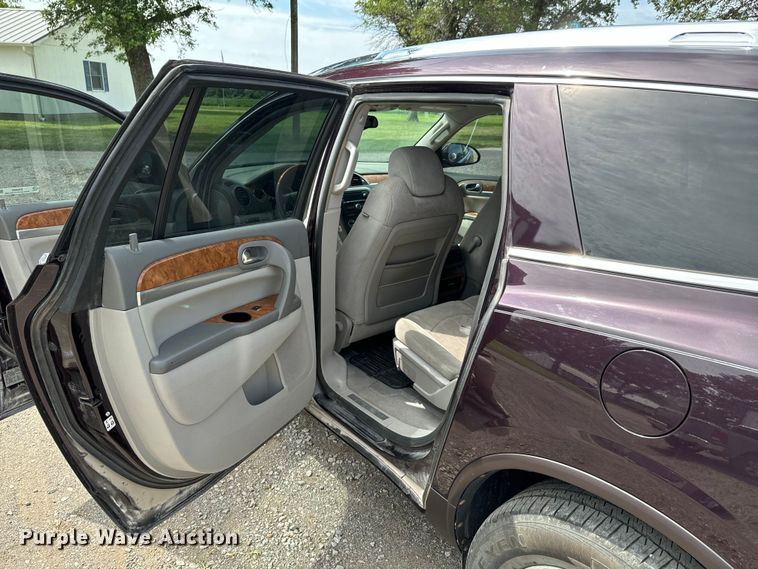 image for item DX0869 2008 Buick Enclave CX SUV