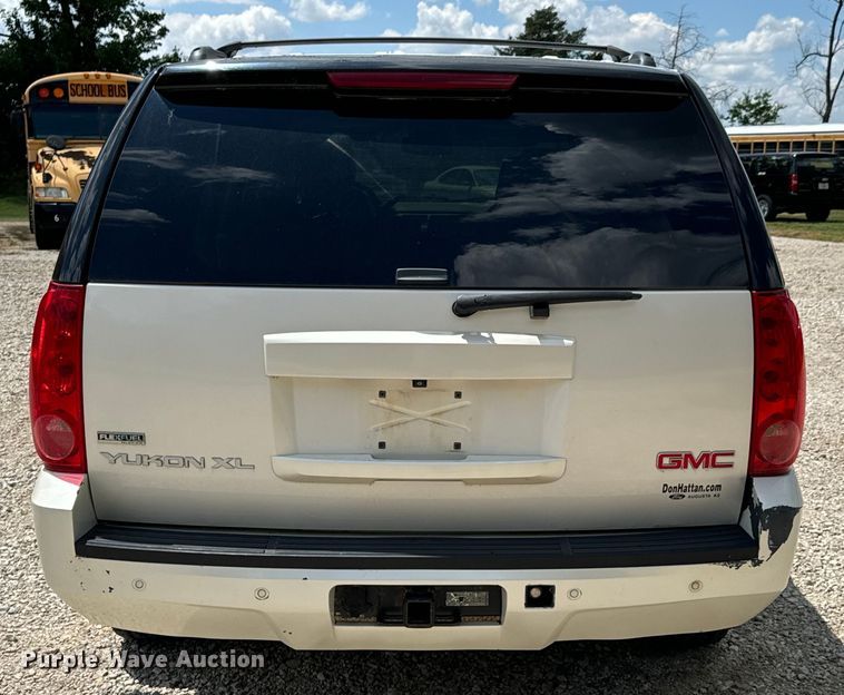 image for item DX0907 2011 GMC Yukon XL 