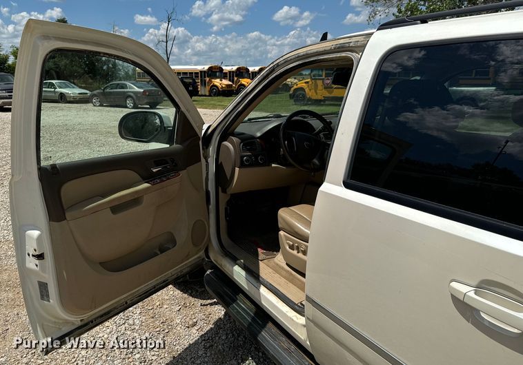 image for item DX0907 2011 GMC Yukon XL 