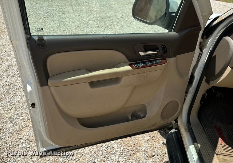 image for item DX0907 2011 GMC Yukon XL 