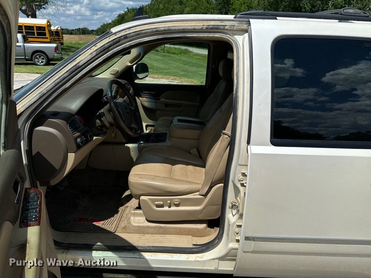 image for item DX0907 2011 GMC Yukon XL 