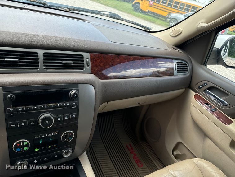 image for item DX0907 2011 GMC Yukon XL 