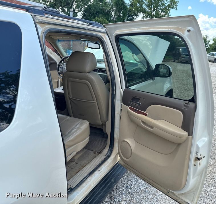 image for item DX0907 2011 GMC Yukon XL 