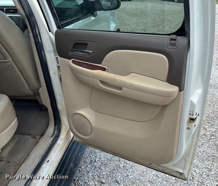 image for item DX0907 2011 GMC Yukon XL 