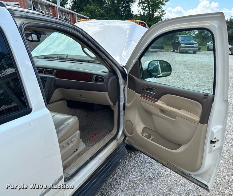 image for item DX0907 2011 GMC Yukon XL 