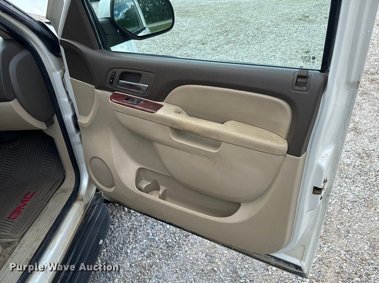 image for item DX0907 2011 GMC Yukon XL 