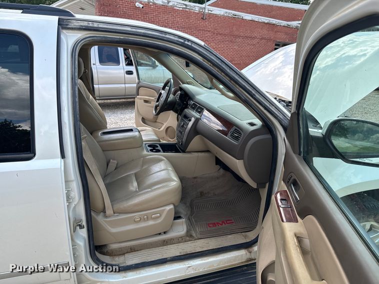 image for item DX0907 2011 GMC Yukon XL 