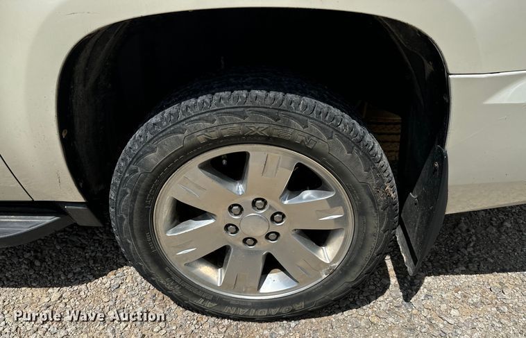 image for item DX0907 2011 GMC Yukon XL 