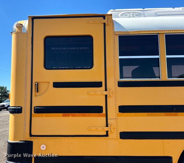 image for item EG0751 2005 IC Corp. CE 200 school bus