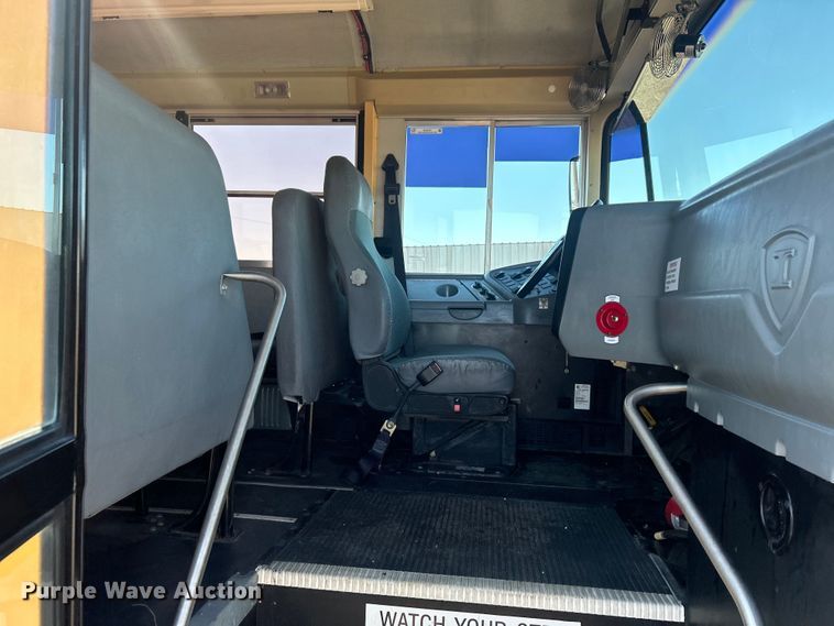 image for item EG0751 2005 IC Corp. CE 200 school bus