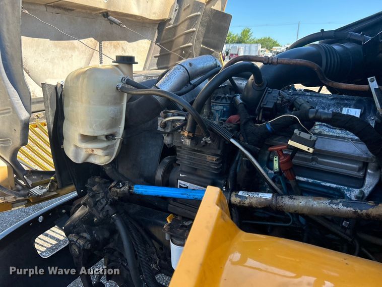 image for item EG0751 2005 IC Corp. CE 200 school bus