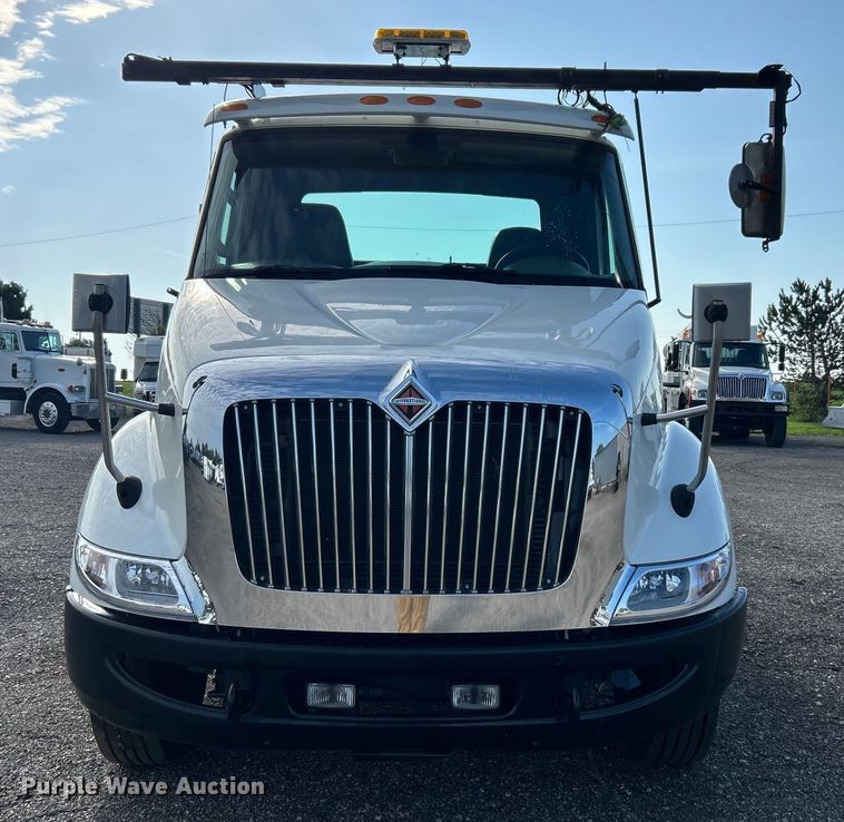 image for item EG0773 2016 International  8600 toter truck