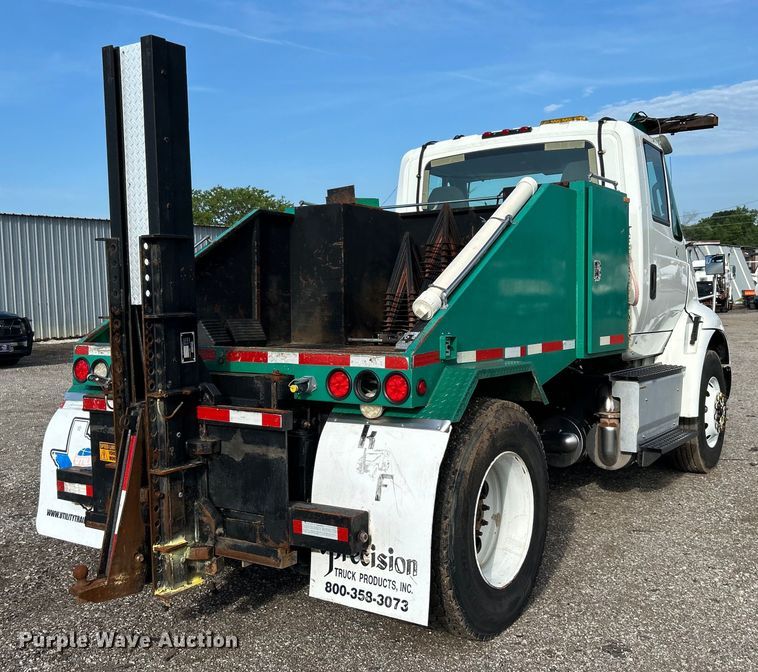 image for item EG0773 2016 International  8600 toter truck