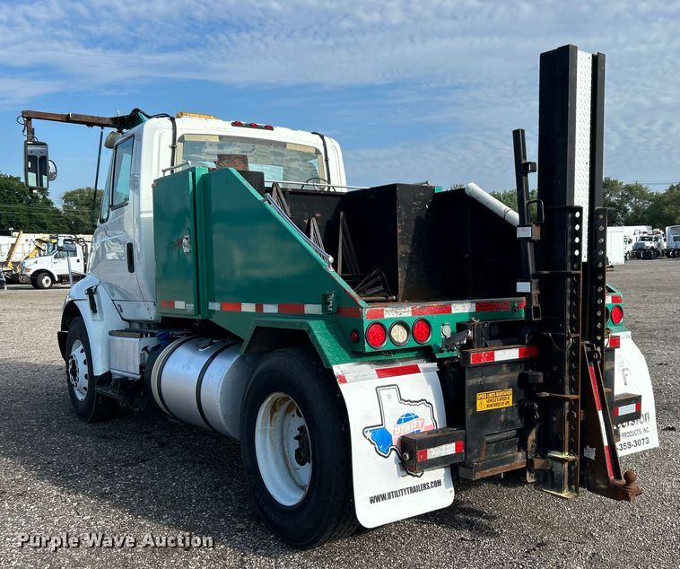 image for item EG0773 2016 International  8600 toter truck