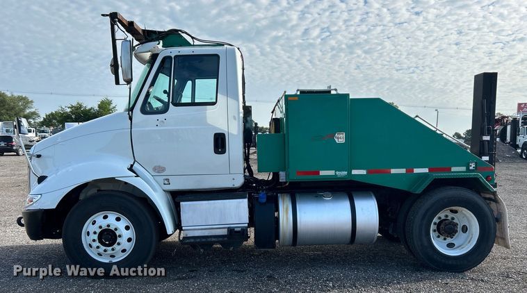 image for item EG0773 2016 International  8600 toter truck