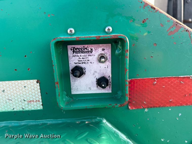 image for item EG0773 2016 International  8600 toter truck