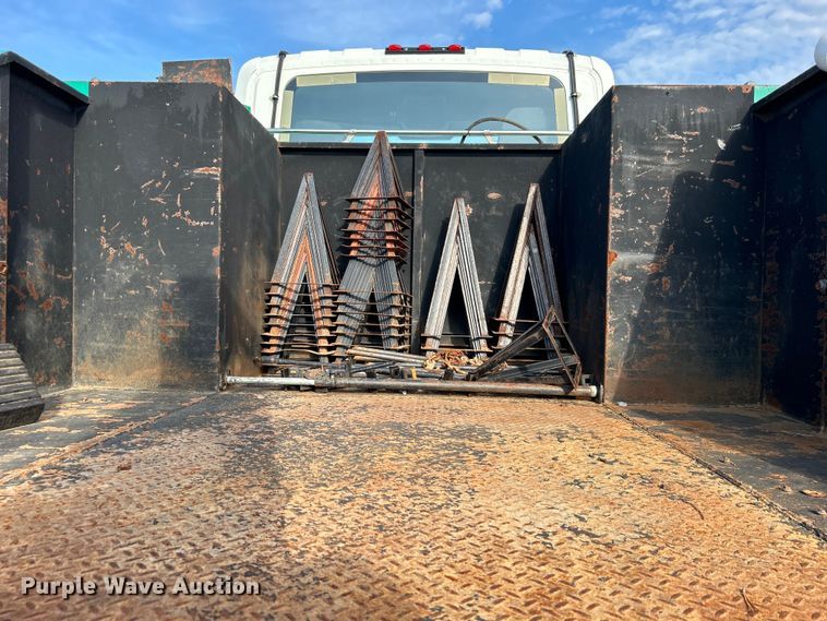 image for item EG0773 2016 International  8600 toter truck