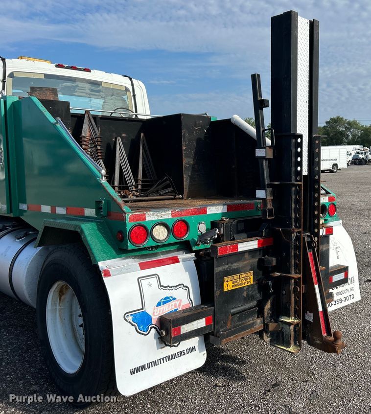 image for item EG0773 2016 International  8600 toter truck