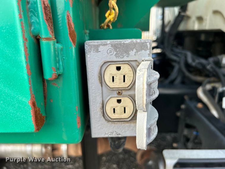 image for item EG0773 2016 International  8600 toter truck