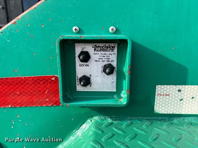 image for item EG0773 2016 International  8600 toter truck