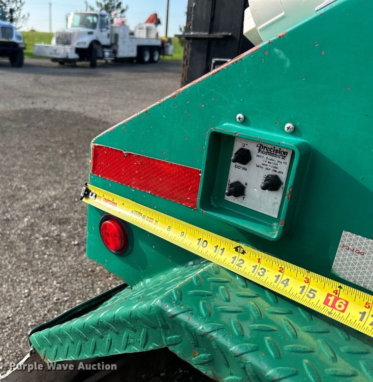 image for item EG0773 2016 International  8600 toter truck