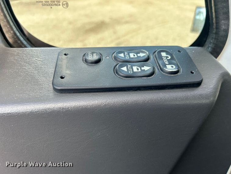 image for item EG0773 2016 International  8600 toter truck