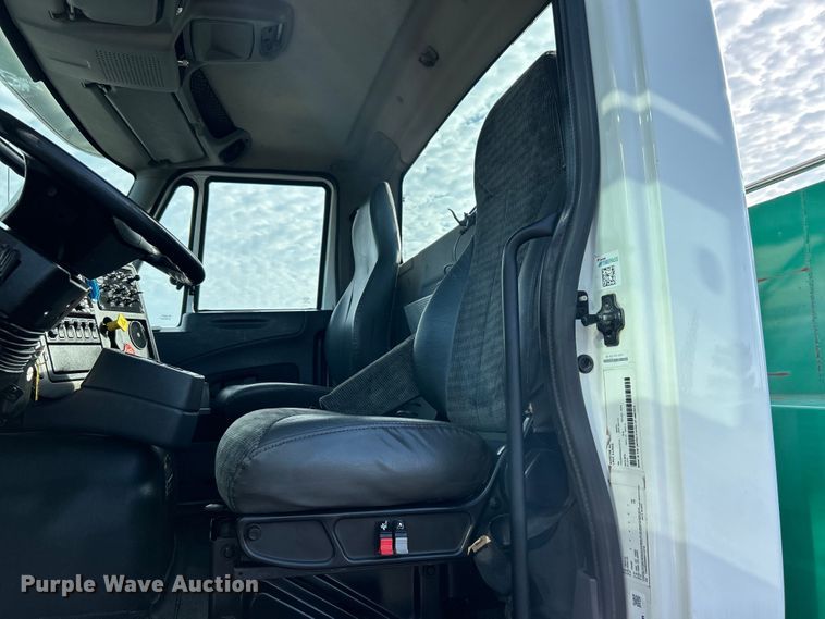 image for item EG0773 2016 International  8600 toter truck