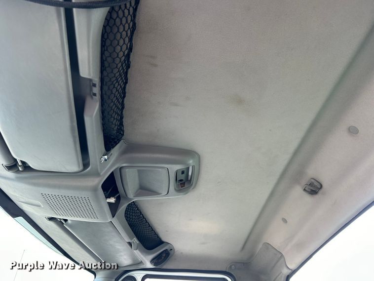 image for item EG0773 2016 International  8600 toter truck