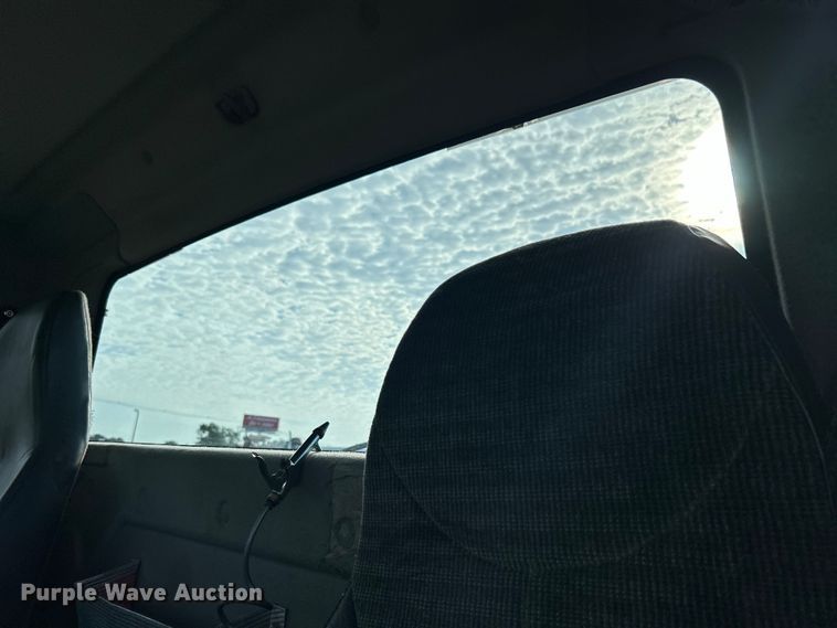 image for item EG0773 2016 International  8600 toter truck