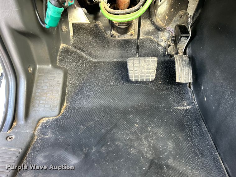 image for item EG0773 2016 International  8600 toter truck