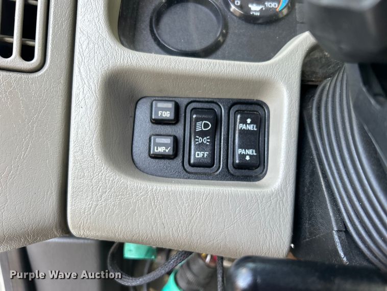 image for item EG0773 2016 International  8600 toter truck