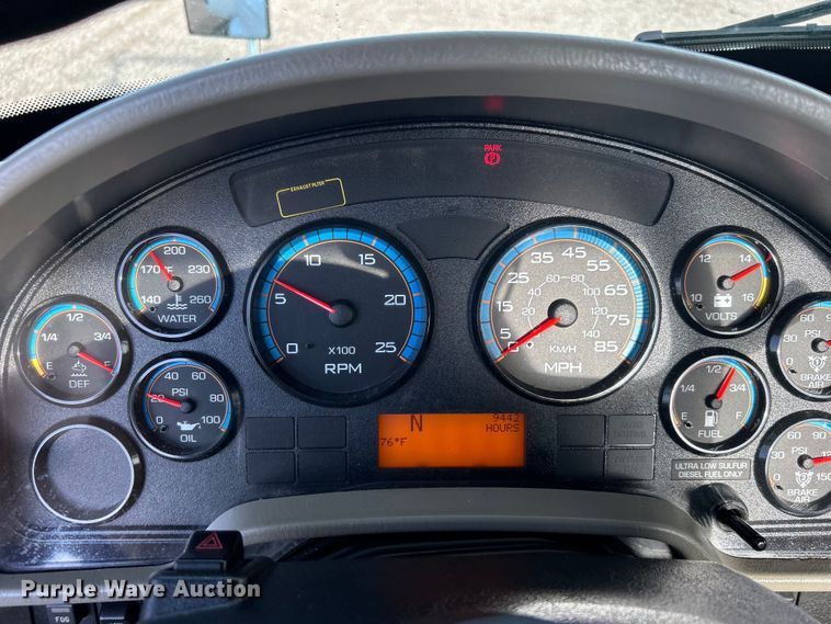 image for item EG0773 2016 International  8600 toter truck