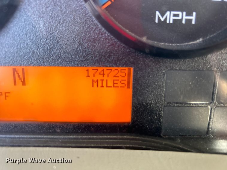 image for item EG0773 2016 International  8600 toter truck