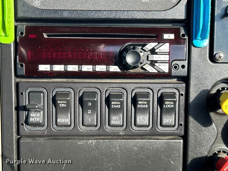 image for item EG0773 2016 International  8600 toter truck