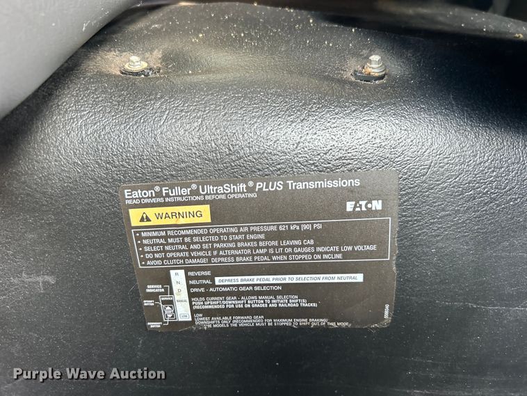 image for item EG0773 2016 International  8600 toter truck