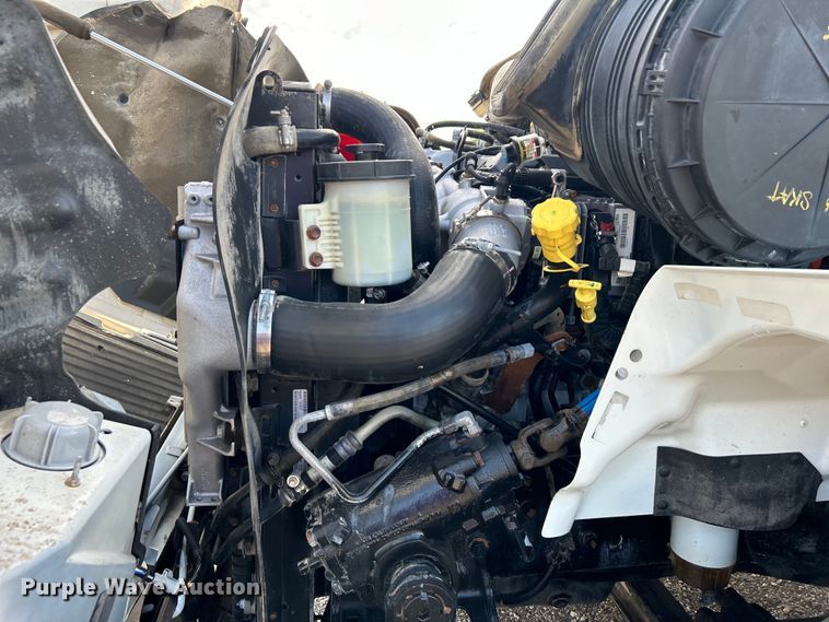 image for item EG0773 2016 International  8600 toter truck