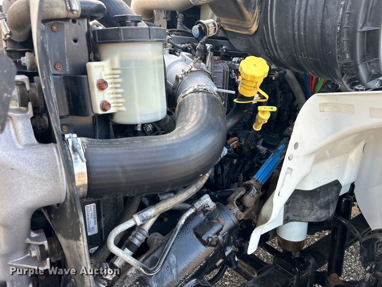 image for item EG0773 2016 International  8600 toter truck