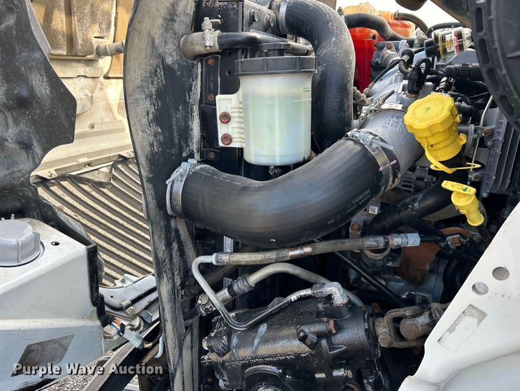 image for item EG0773 2016 International  8600 toter truck