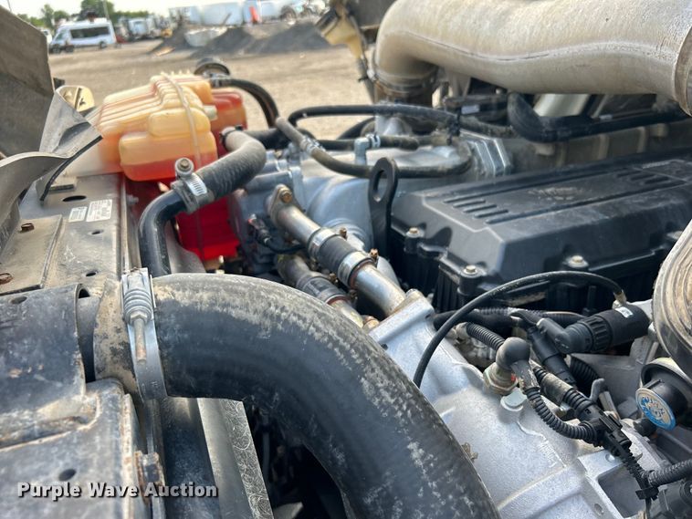 image for item EG0773 2016 International  8600 toter truck