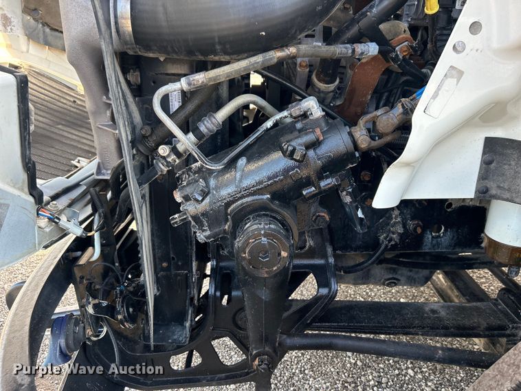 image for item EG0773 2016 International  8600 toter truck