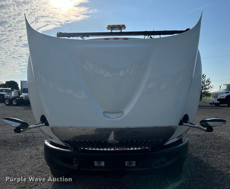 image for item EG0773 2016 International  8600 toter truck