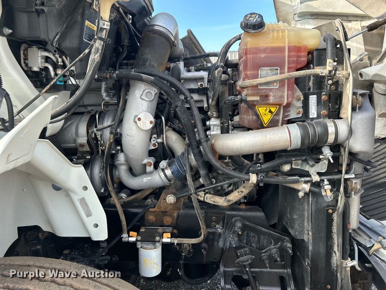 image for item EG0773 2016 International  8600 toter truck