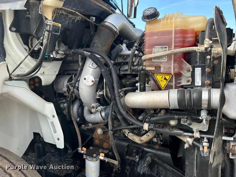 image for item EG0773 2016 International  8600 toter truck