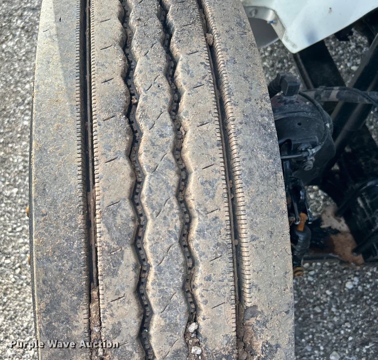 image for item EG0773 2016 International  8600 toter truck