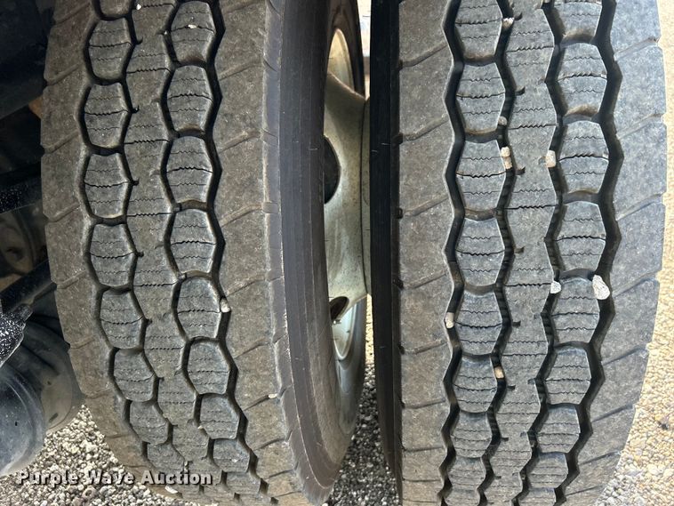 image for item EG0773 2016 International  8600 toter truck