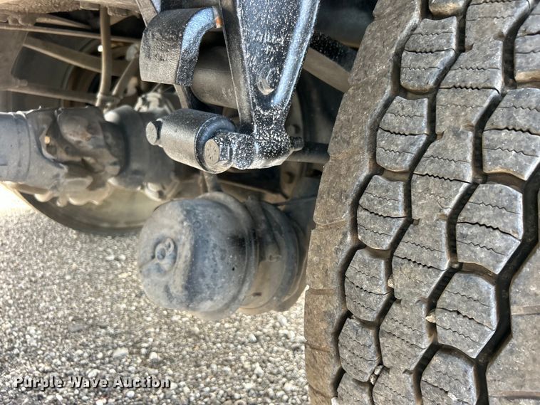 image for item EG0773 2016 International  8600 toter truck