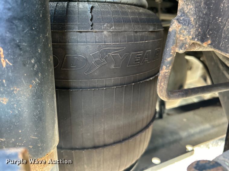 image for item EG0773 2016 International  8600 toter truck